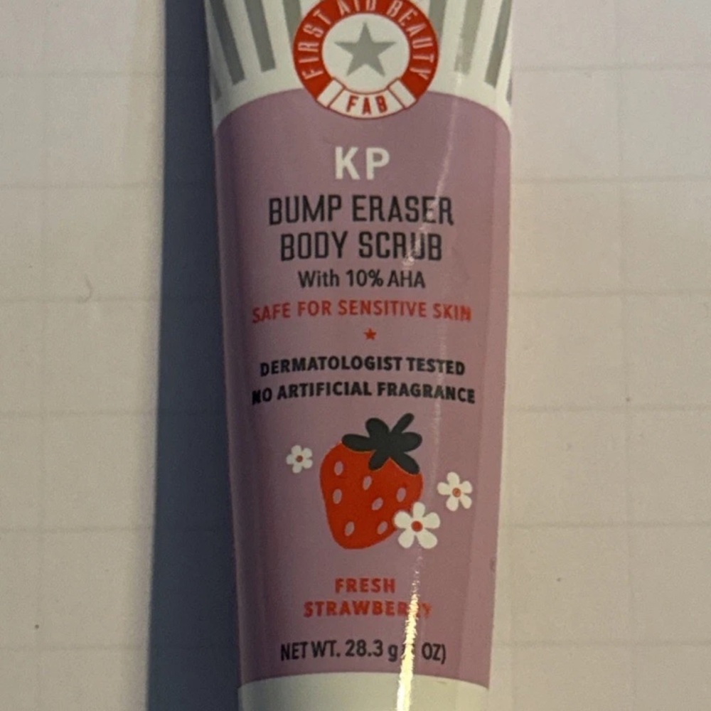 NEW First Aid Beauty KP Bump Eraser Body Scrub - Fresh Strawberry 1 oz mini